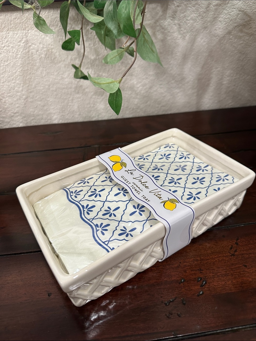 Dolce Vita Ceramic Guest Towel Tray